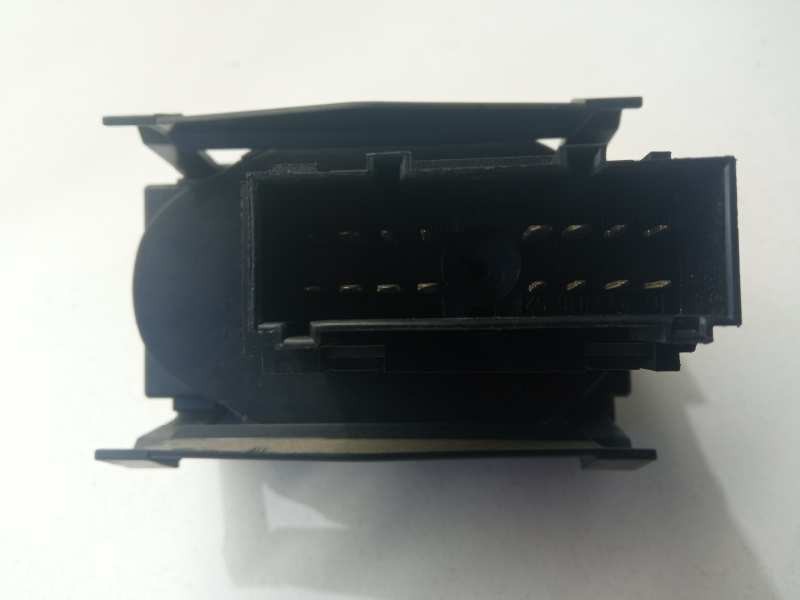Recambio de mando luces para ford focus berlina (cap) ambiente (d) referencia OEM IAM 1318961  