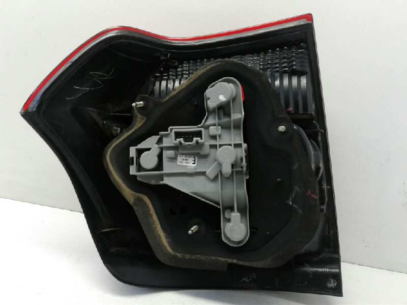 Recambio de piloto trasero derecho para toyota corolla (e12) 1.4 d-4d luna compact referencia OEM IAM   