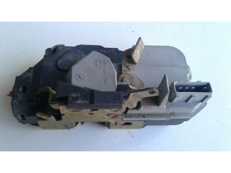 Recambio de cerradura puerta trasera derecha para citroen xsara berlina 2.0 hdi exclusive (66kw) referencia OEM IAM 913884  