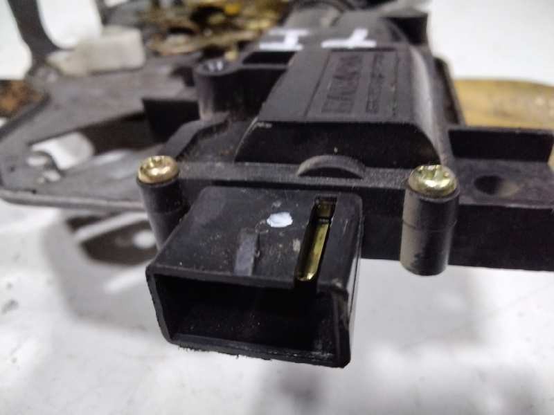 Recambio de cerradura puerta trasera izquierda para chrysler voyager (gs) 2.5 td referencia OEM IAM 04717339  