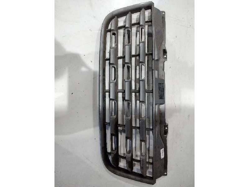 Recambio de rejilla delantera para renault master bus l3h2 3,8t referencia OEM IAM 62310026  