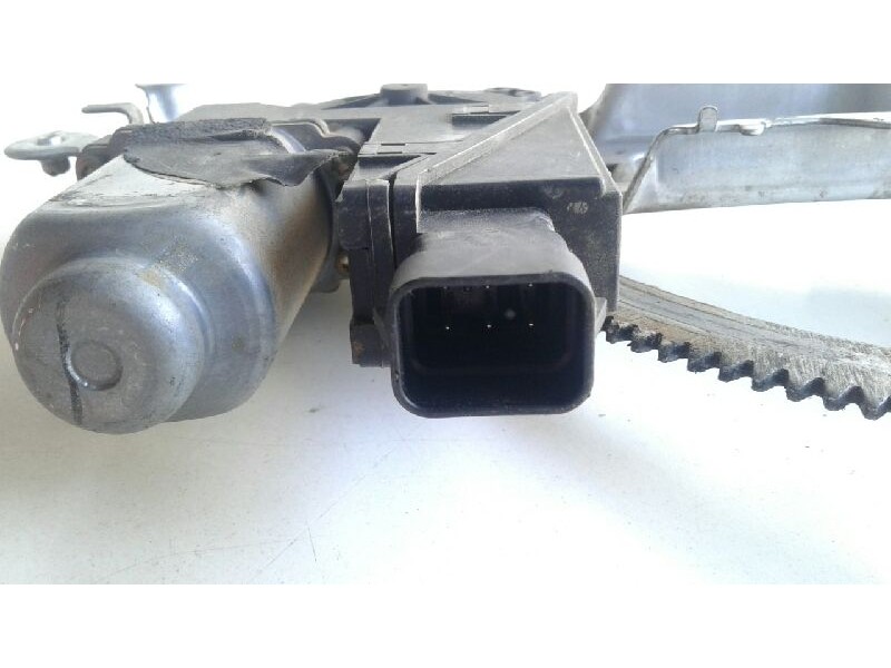 Recambio de elevalunas delantero derecho para opel corsa c comfort referencia OEM IAM 5140090  