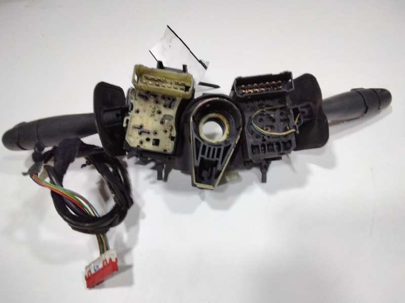 Recambio de mando luces para renault kangoo (f/kc0) rn/alap modell (kcoa/c/d/e/h/u) referencia OEM IAM 7701053057  