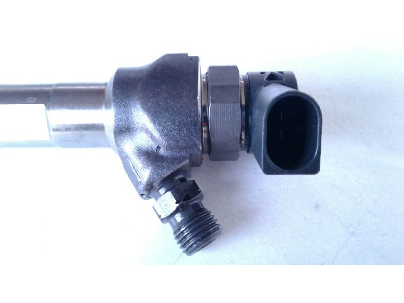 Recambio de inyector para volkswagen touran (5t1) 2.0 tdi referencia OEM IAM 0445110469  