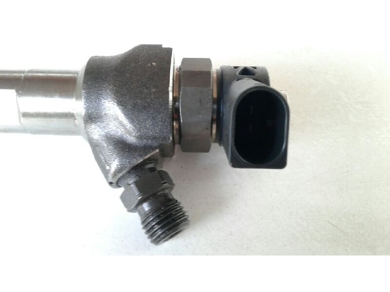 Recambio de inyector para volkswagen touran (5t1) 2.0 tdi referencia OEM IAM 0445110469  