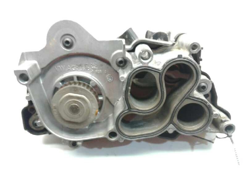 Recambio de caja termostato para volkswagen golf vii lim. sport by r-line bluemotion referencia OEM IAM 04E121042M  