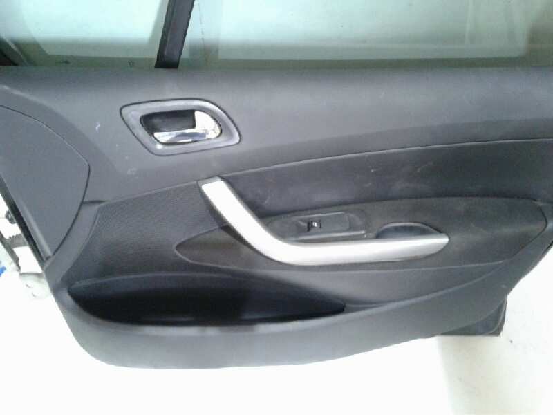 Recambio de puerta delantera derecha para peugeot 308 confort referencia OEM IAM 9004Z4  