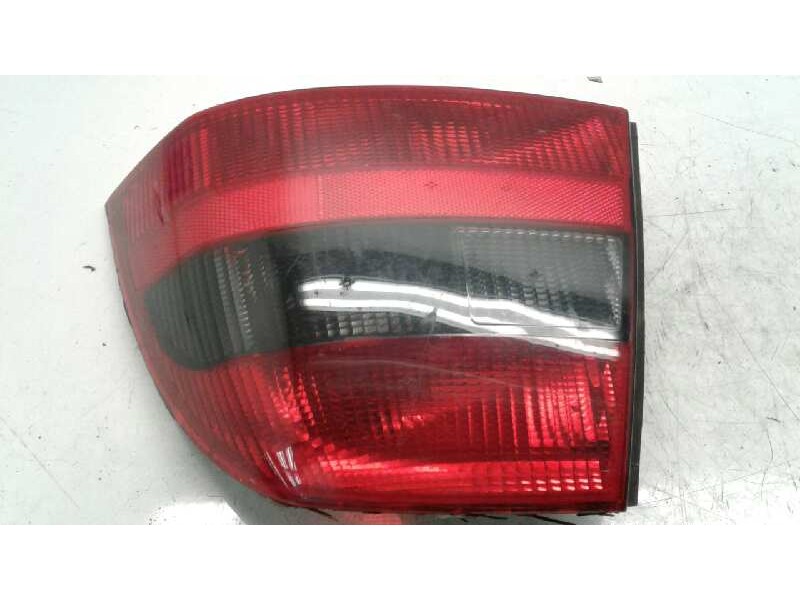 Recambio de piloto trasero derecho para opel vectra b berlina cdx referencia OEM IAM 90568052  