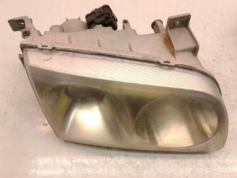Recambio de faro derecho para hyundai trajet (fo) 2.0 crdi gls referencia OEM IAM 921033A020  