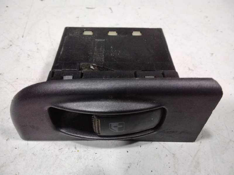 Recambio de mando elevalunas trasero izquierdo para hyundai trajet (fo) 2.0 crdi gls referencia OEM IAM 935353A000  