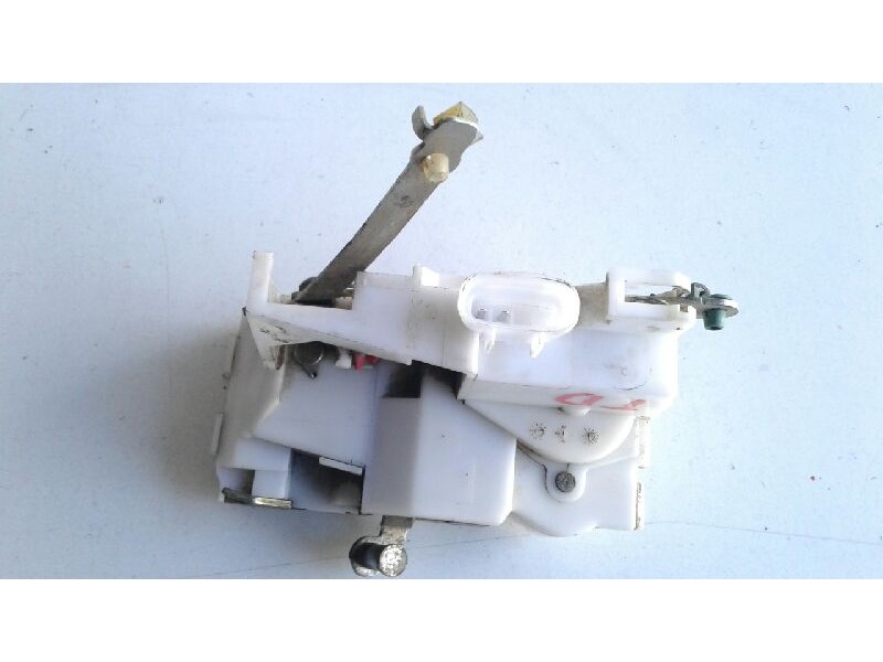 Recambio de cerradura puerta trasera derecha para toyota avensis berlina (t 22) 2.0 d4-d luna (5-ptas.) referencia OEM IAM 69050