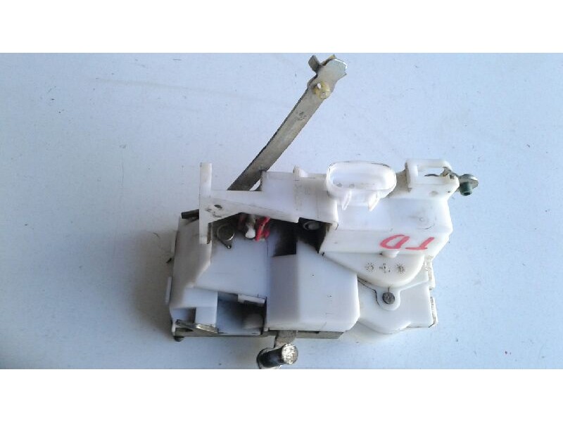 Recambio de cerradura puerta trasera derecha para toyota avensis berlina (t 22) 2.0 d4-d luna (5-ptas.) referencia OEM IAM 69050