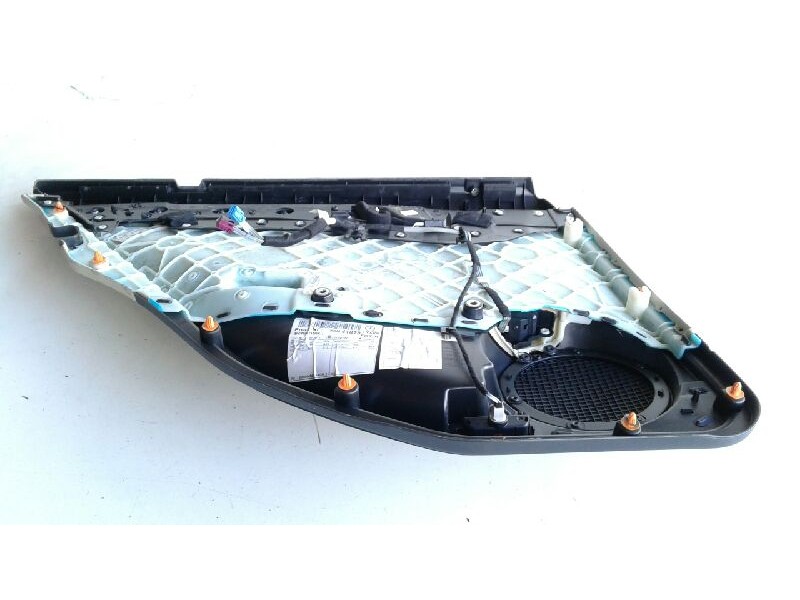 Recambio de guarnecido puerta trasera derecha para mercedes clase c (w204) berlina c 220 cdi (204.008) referencia OEM IAM 000564