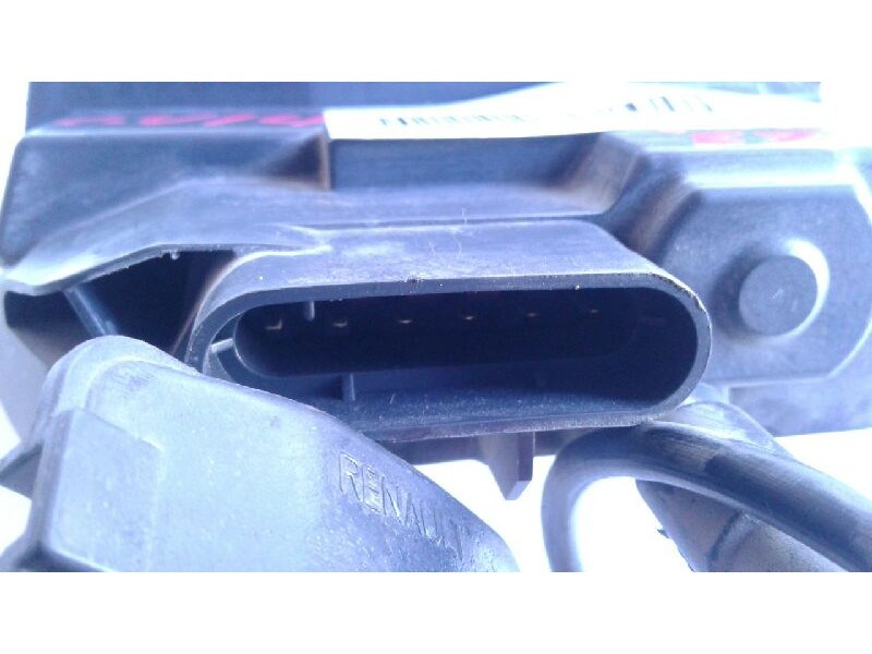Recambio de cerradura puerta trasera izquierda para renault scenic ii confort authentique referencia OEM IAM 8200119333  