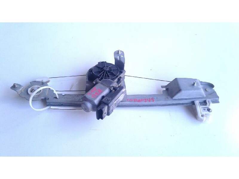 Recambio de elevalunas trasero derecho para renault scenic ii confort authentique referencia OEM IAM 8200130628  