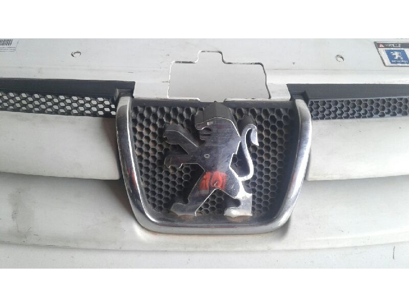 Recambio de rejilla delantera para peugeot partner (s2) combi plus referencia OEM IAM   
