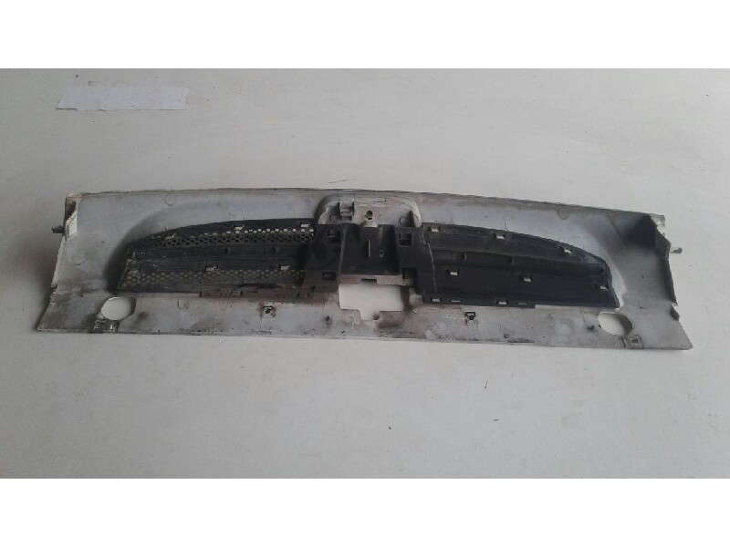 Recambio de rejilla delantera para peugeot partner (s2) combi plus referencia OEM IAM   