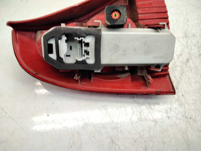 Recambio de piloto trasero derecho para renault clio ii fase ii (b/cb0) base authentique referencia OEM IAM 8200917487  