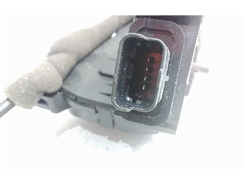 Recambio de cerradura puerta trasera derecha para renault captur dynamique referencia OEM IAM 825005865R  