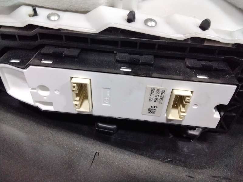 Recambio de guarnecido puerta delantera izquierda para mazda 3 lim. () style referencia OEM IAM BHS368450G  