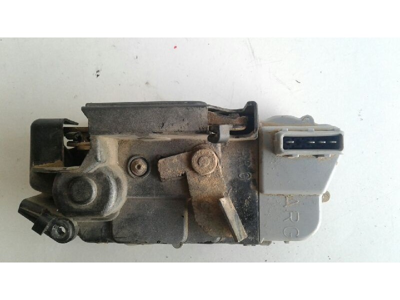 Recambio de cerradura puerta trasera izquierda para citroen xsara berlina 1.9 td sx referencia OEM IAM 913769  