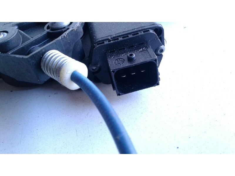 Recambio de elevalunas delantero derecho para opel corsa d selective referencia OEM IAM 13188483  