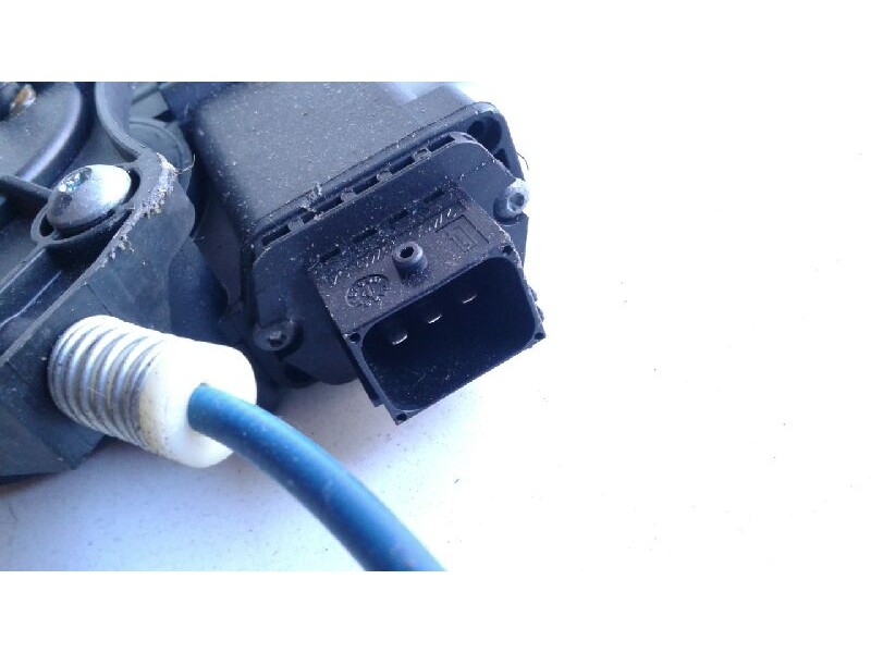 Recambio de elevalunas delantero derecho para opel corsa d selective referencia OEM IAM 13188483  