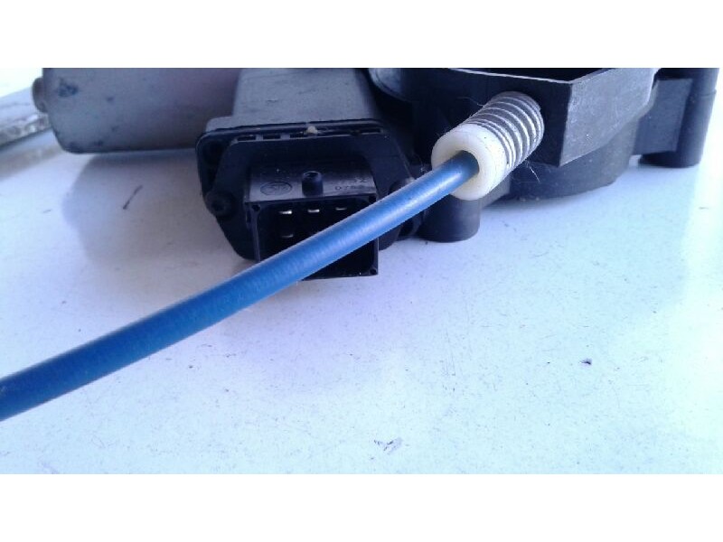 Recambio de elevalunas delantero izquierdo para opel corsa d selective referencia OEM IAM 13188482  