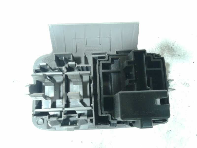 Recambio de regulador luces faro delantero para renault scenic ii dynamique referencia OEM IAM 8200140985  