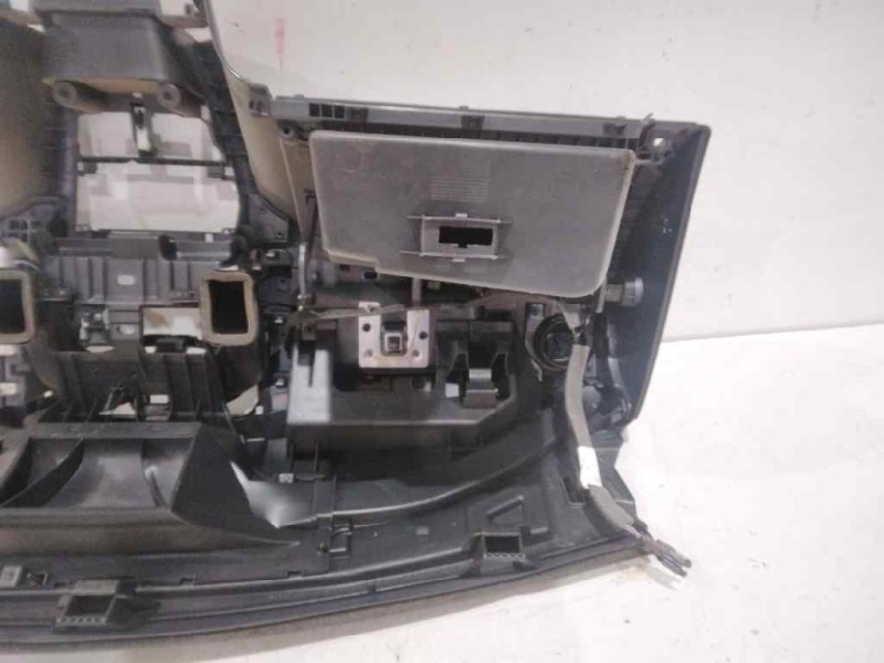 Recambio de salpicadero para dacia sandero laureate referencia OEM IAM   