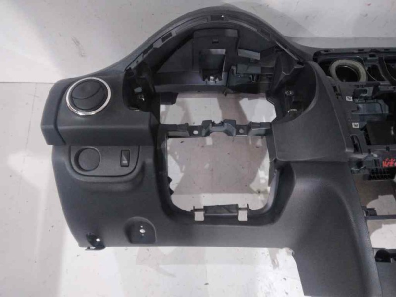 Recambio de salpicadero para dacia sandero laureate referencia OEM IAM   