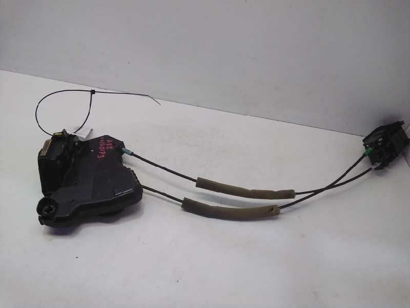 Recambio de cerradura puerta delantera izquierda para toyota corolla (e12) 1.4 d-4d luna compact referencia OEM IAM 6904012510  