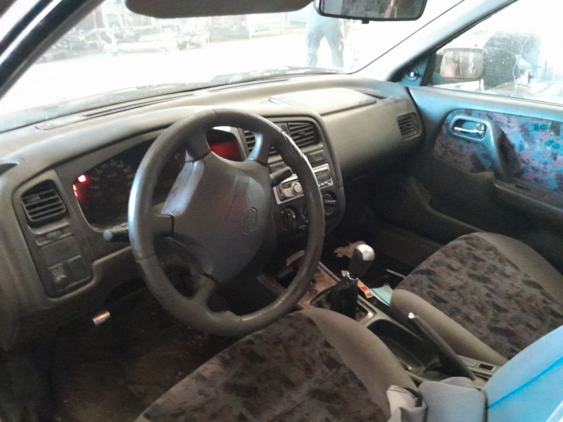 nissan primera berlina (p11) del año 1999