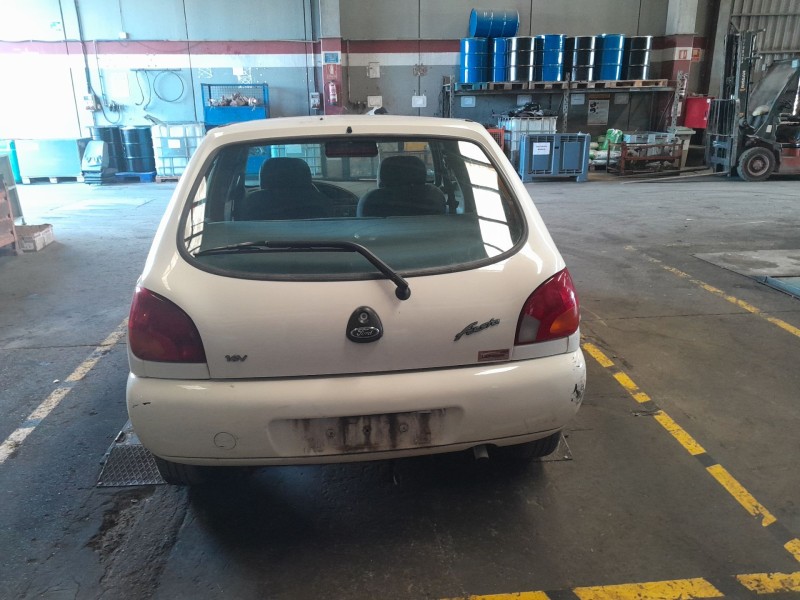 ford fiesta berlina del año 1998