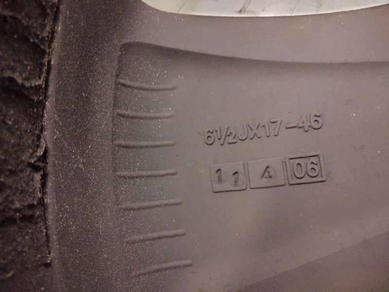 Recambio de llanta aluminio para kia carens (un) active referencia OEM IAM 17-5-TORNILLOS ET46 