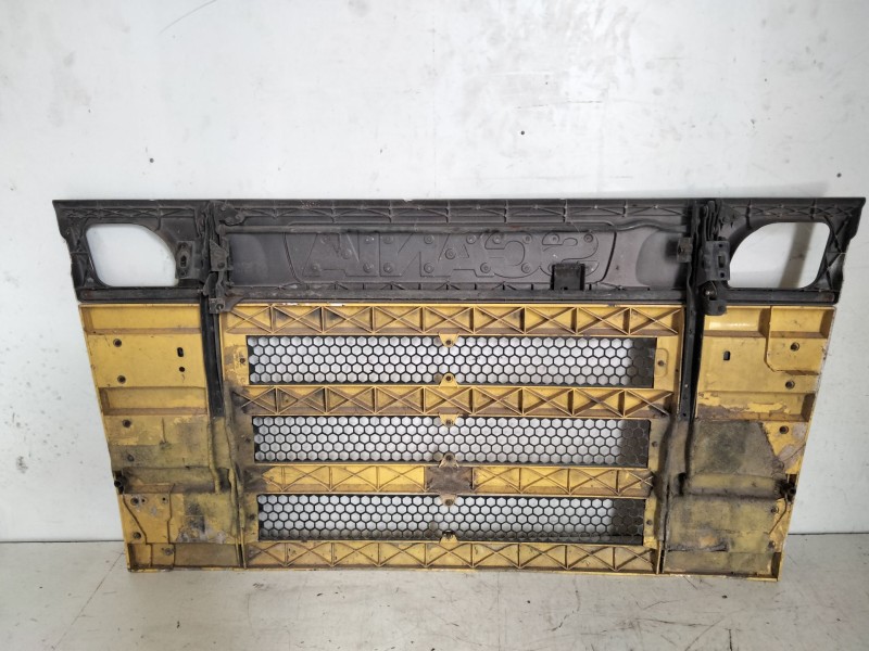 Recambio de calandra para scania serie 4 124 referencia OEM IAM   