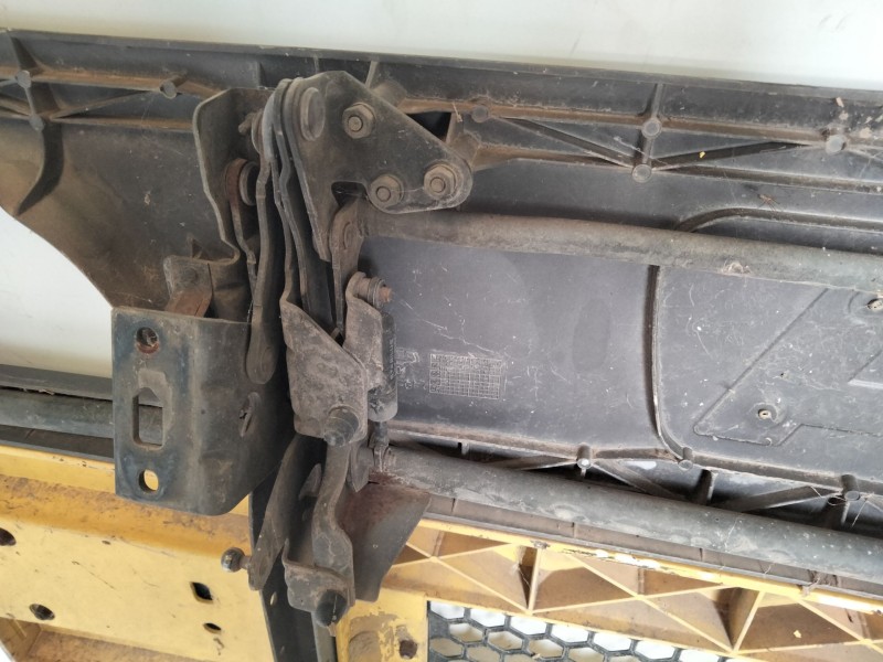 Recambio de calandra para scania serie 4 124 referencia OEM IAM   