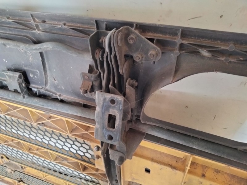 Recambio de calandra para scania serie 4 124 referencia OEM IAM   