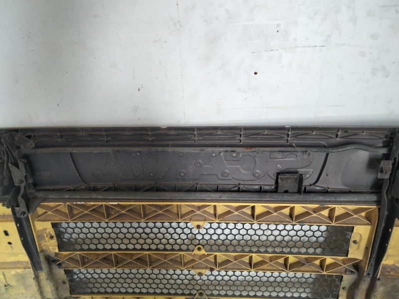Recambio de calandra para scania serie 4 124 referencia OEM IAM   