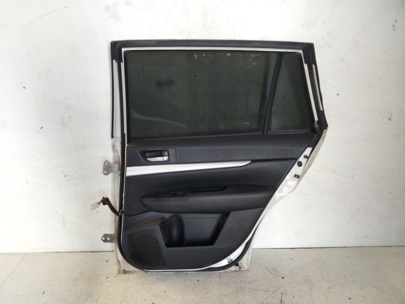Recambio de puerta trasera derecha para subaru legacy kombi/outback b14 premium referencia OEM IAM   