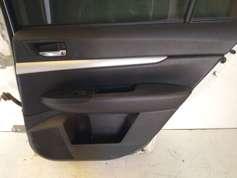 Recambio de puerta trasera derecha para subaru legacy kombi/outback b14 premium referencia OEM IAM   