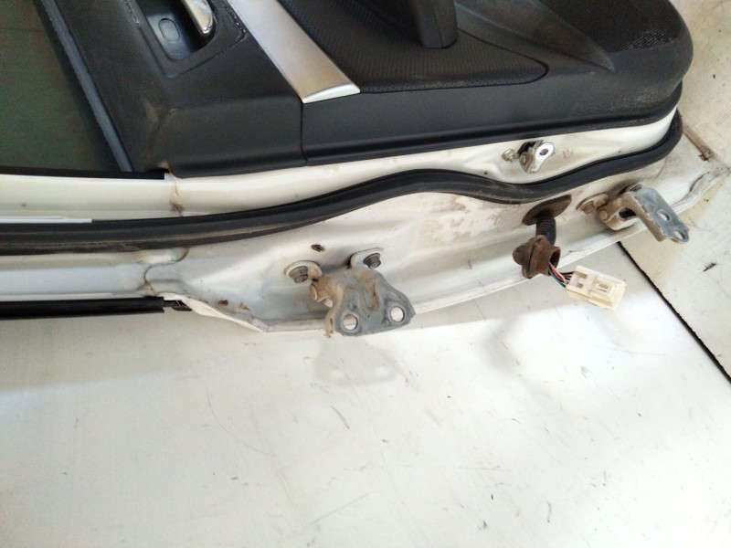 Recambio de puerta trasera derecha para subaru legacy kombi/outback b14 premium referencia OEM IAM   