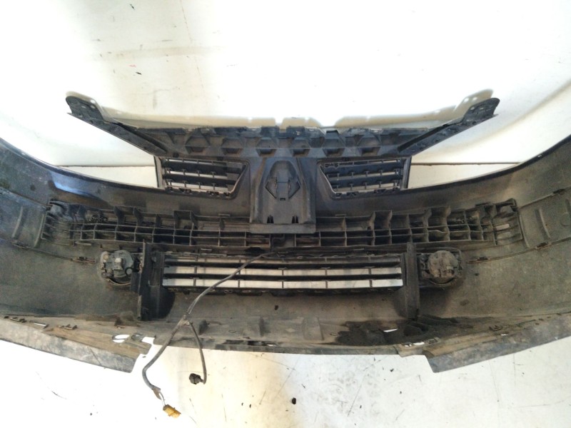 Recambio de paragolpes delantero para renault megane ii classic berlina confort authentique referencia OEM IAM   