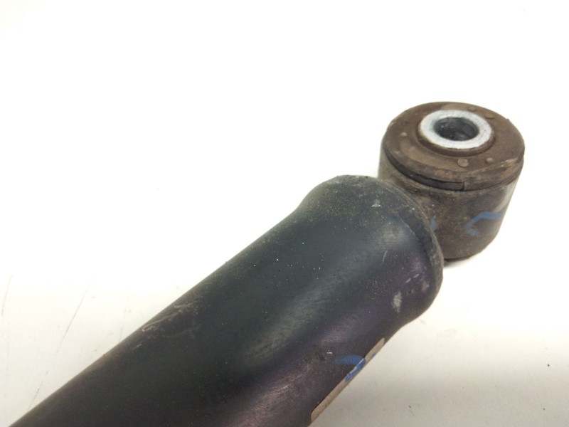 Recambio de amortiguador trasero derecho para ford ecosport titanium referencia OEM IAM FNIC18080BB  