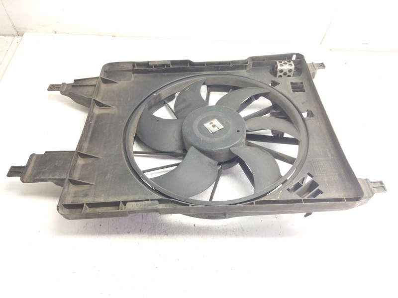 Recambio de electroventilador para renault scenic ii 1.9 dci diesel referencia OEM IAM 8200680824A  