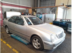 mercedes clase e (w210) berlina del año 2000