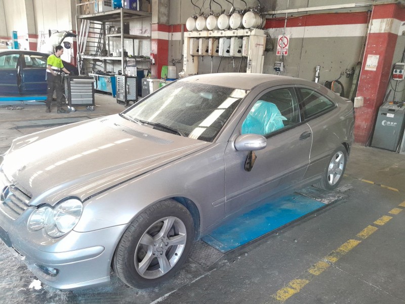 mercedes clase c (w203) berlina del año 2004