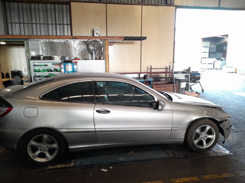 mercedes clase c (w203) berlina del año 2004