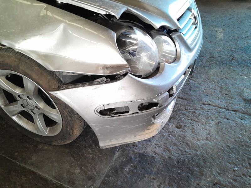 mercedes clase c (w203) berlina del año 2004