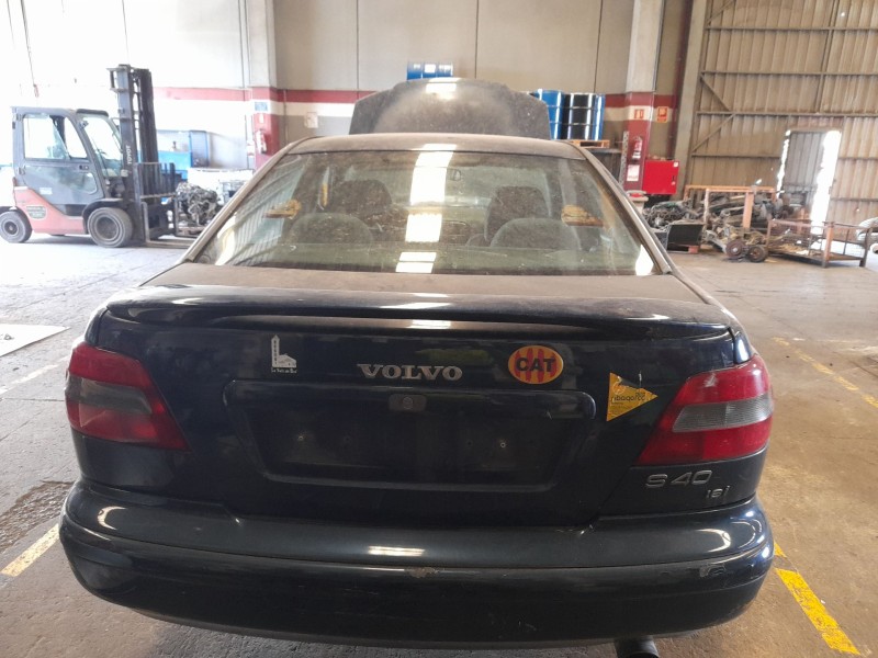 volvo s40 berlina del año 1999